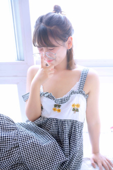 《年轻的女教师》在线播放